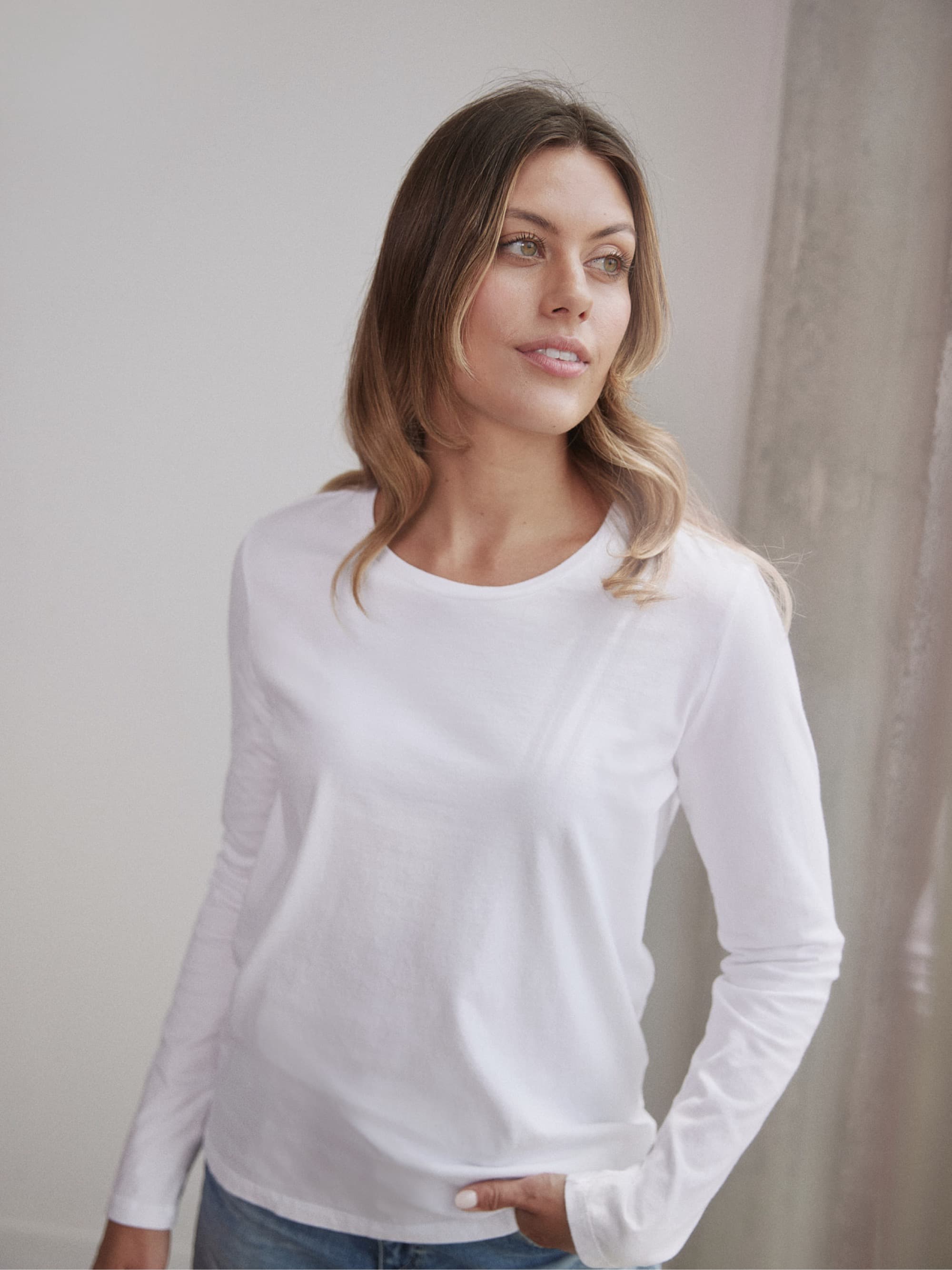 Long sleeve white store t shirt women's