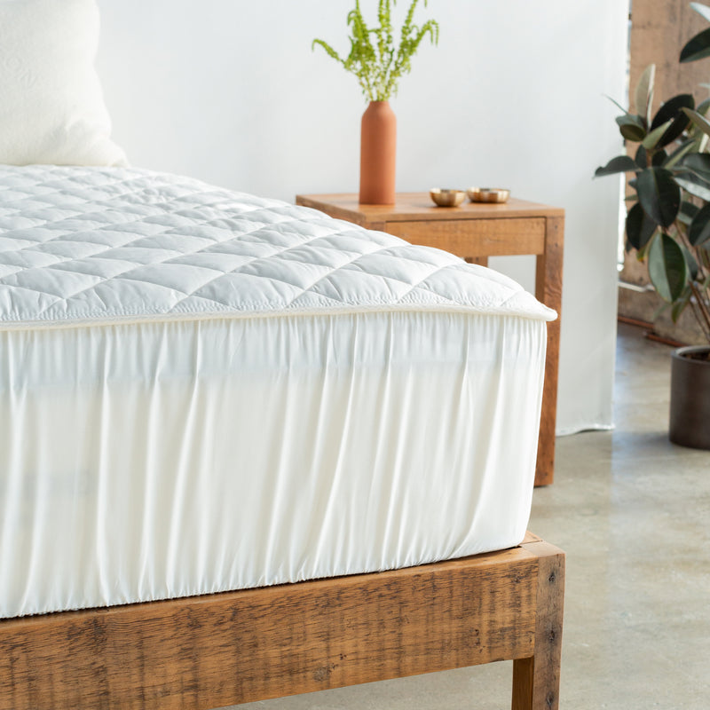 https://www.avocadogreenmattress.com/cdn/shop/products/AvocadoGreenMattressOrganicMattressPadProtectorhandmade_800x.jpg?v=1602094273