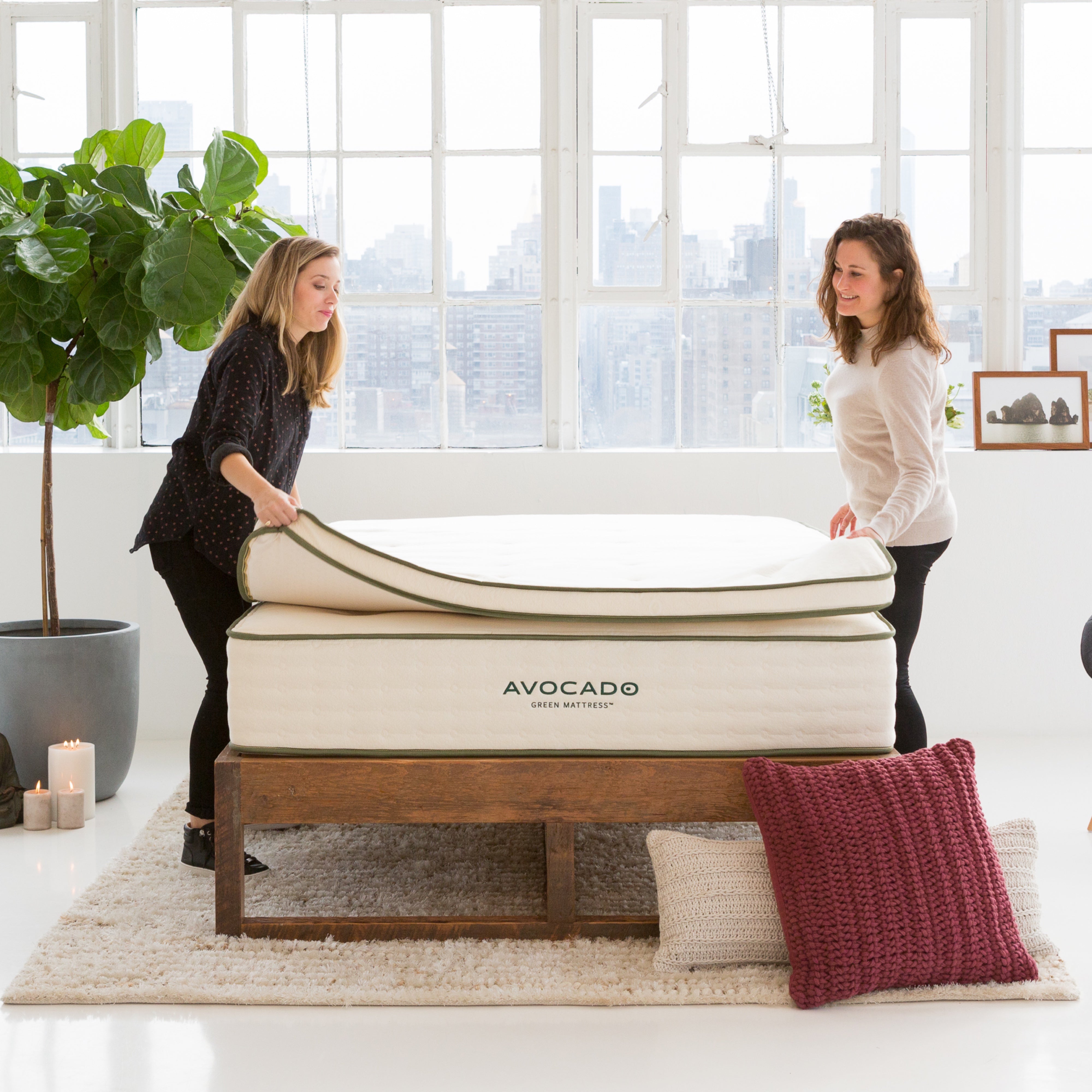 https://www.avocadogreenmattress.com/cdn/shop/products/AvocadoGreenMattressTopper.jpg?v=1610491424